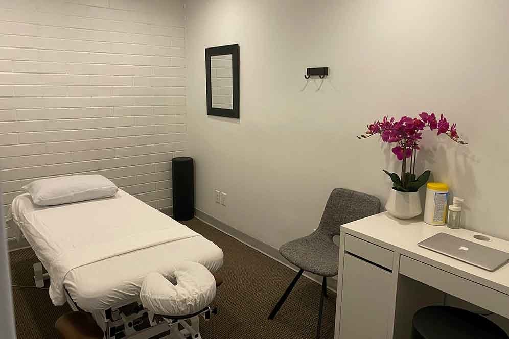 How to Set Up a Treatment Room Thats Professional Compliant and Comfortable